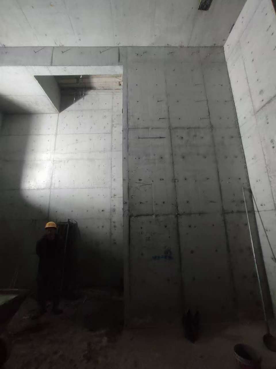 安居墙上开槽钢筋断了有影响吗